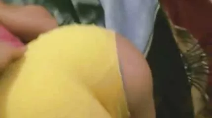 Massör och se på porrfilm skallig klient knullade på soffan