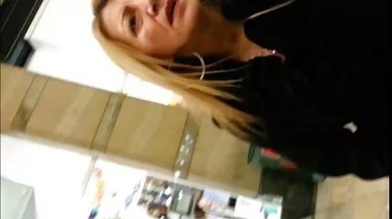 Chefen efter jobbet tackade Städerska / Slickning hårda porrfilmer