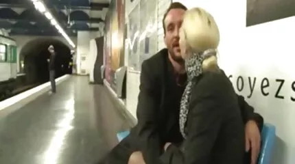 Peter Kata blir knullad mor och son porr i röven av en rysk kuk efter en avrunkning